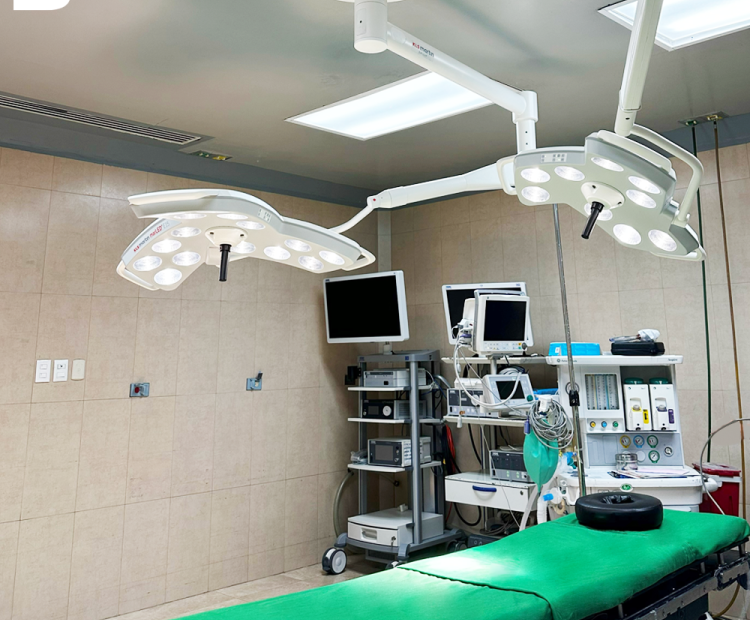 Instalación Lámpara Quirúrgicas Hospital Salud Integral